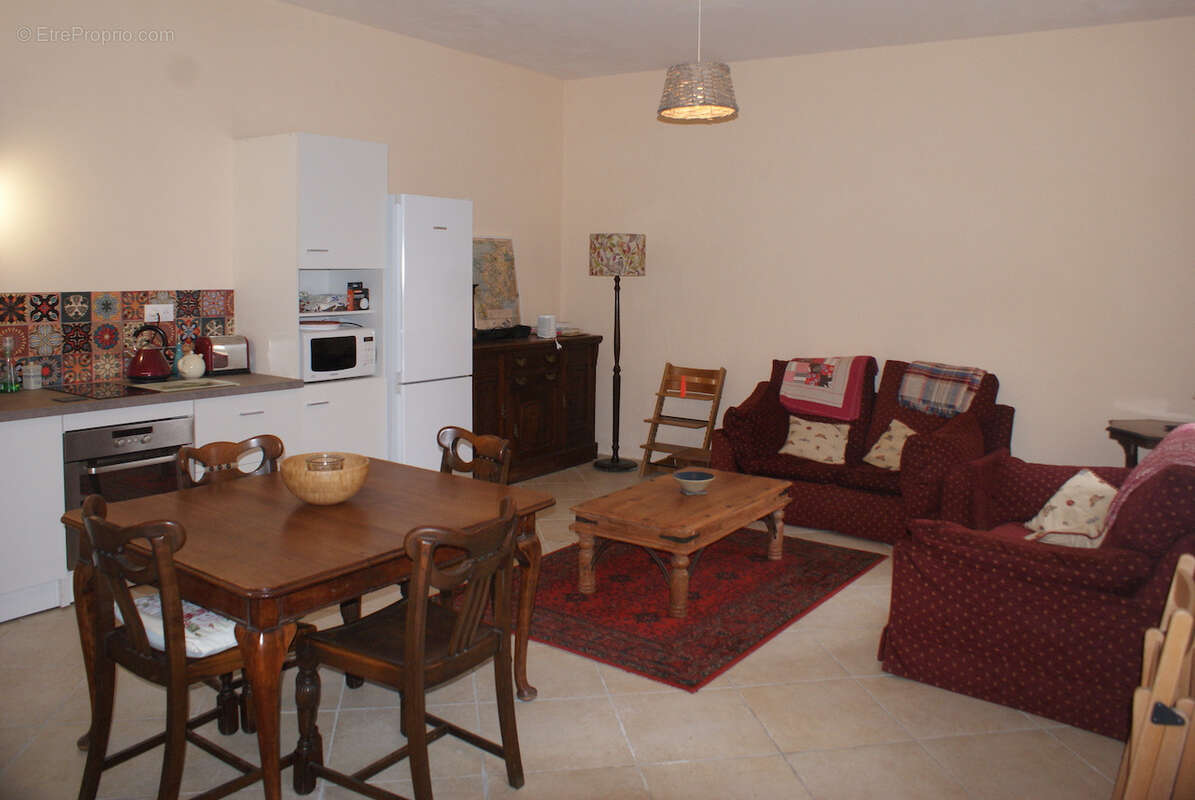 Maison à MONTLIEU-LA-GARDE