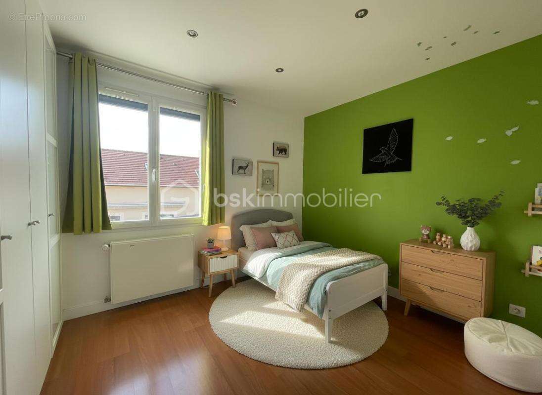 Maison à LES CLAYES-SOUS-BOIS