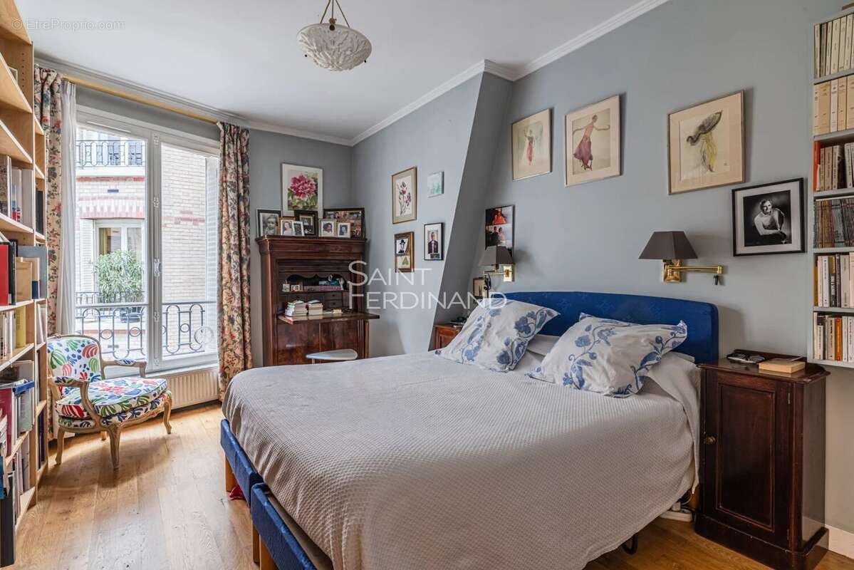 Appartement à PARIS-16E