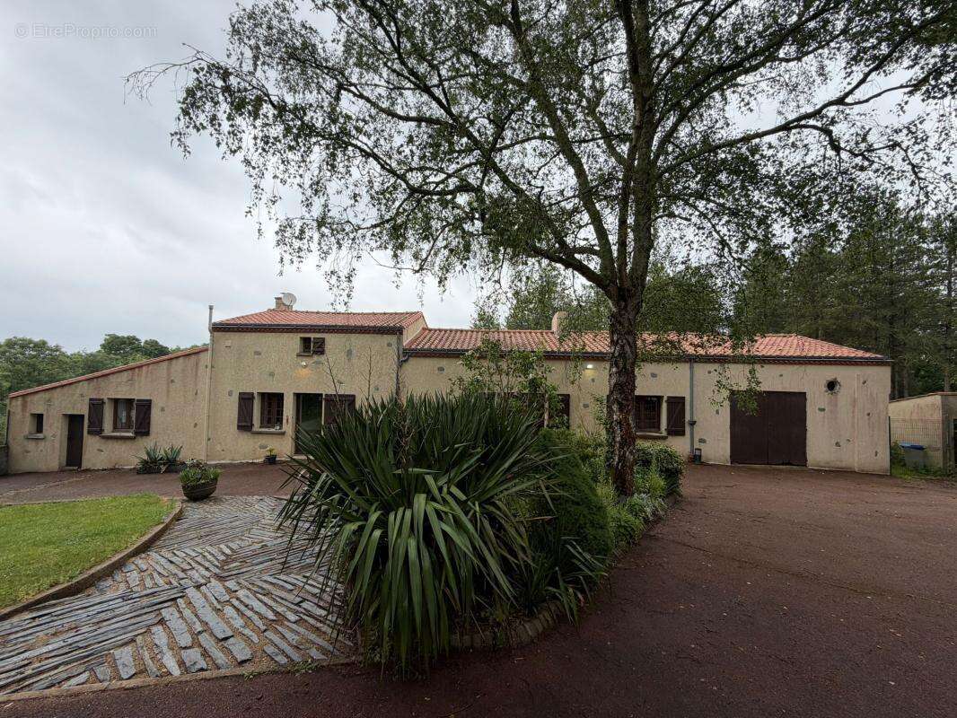 Maison à LA CHAPELLE-BASSE-MER