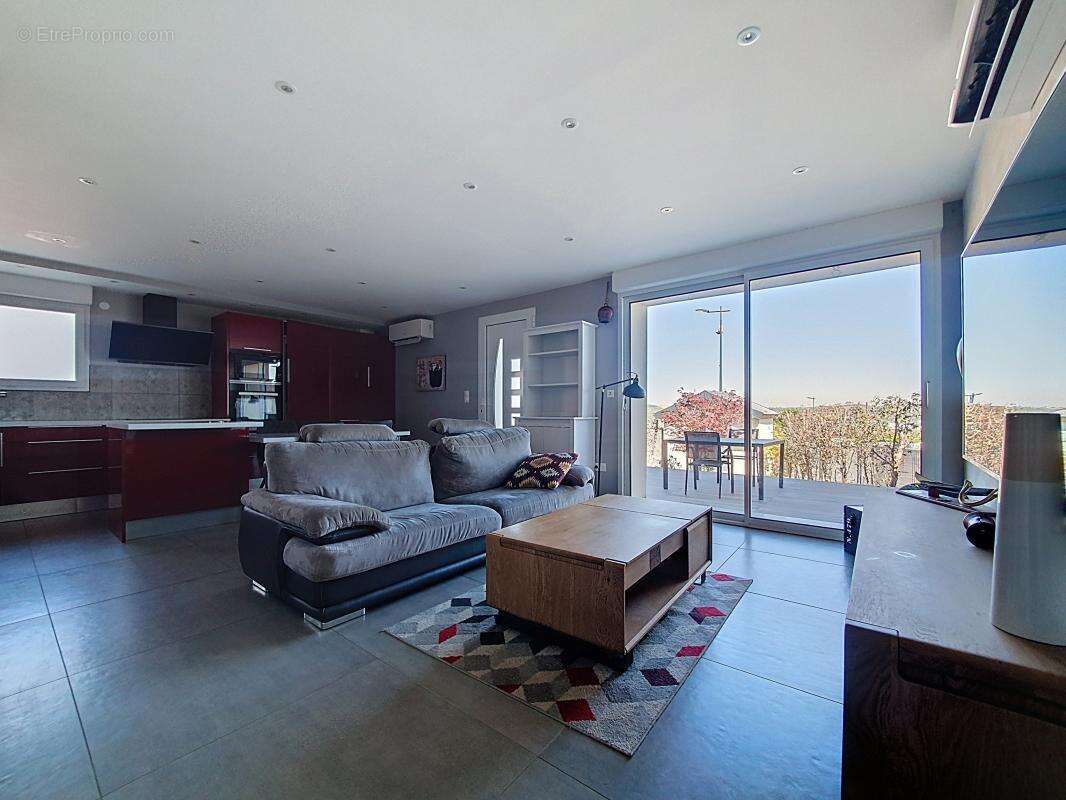 Maison - 3 Chambres - Jardin - Terrasse - 2 Places de parking - au coeur du village - photo 7