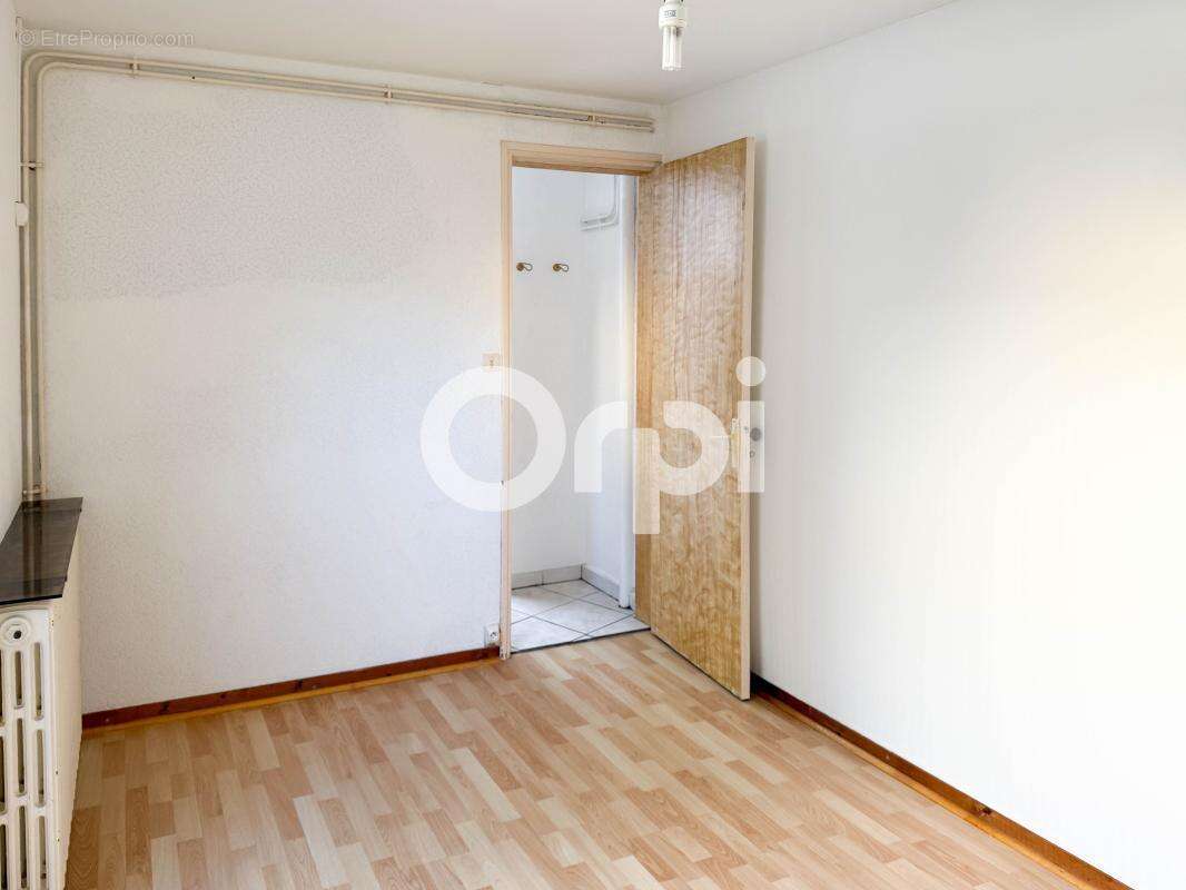 FOURAS : Maison de ville avec cour et  garage - photo 10