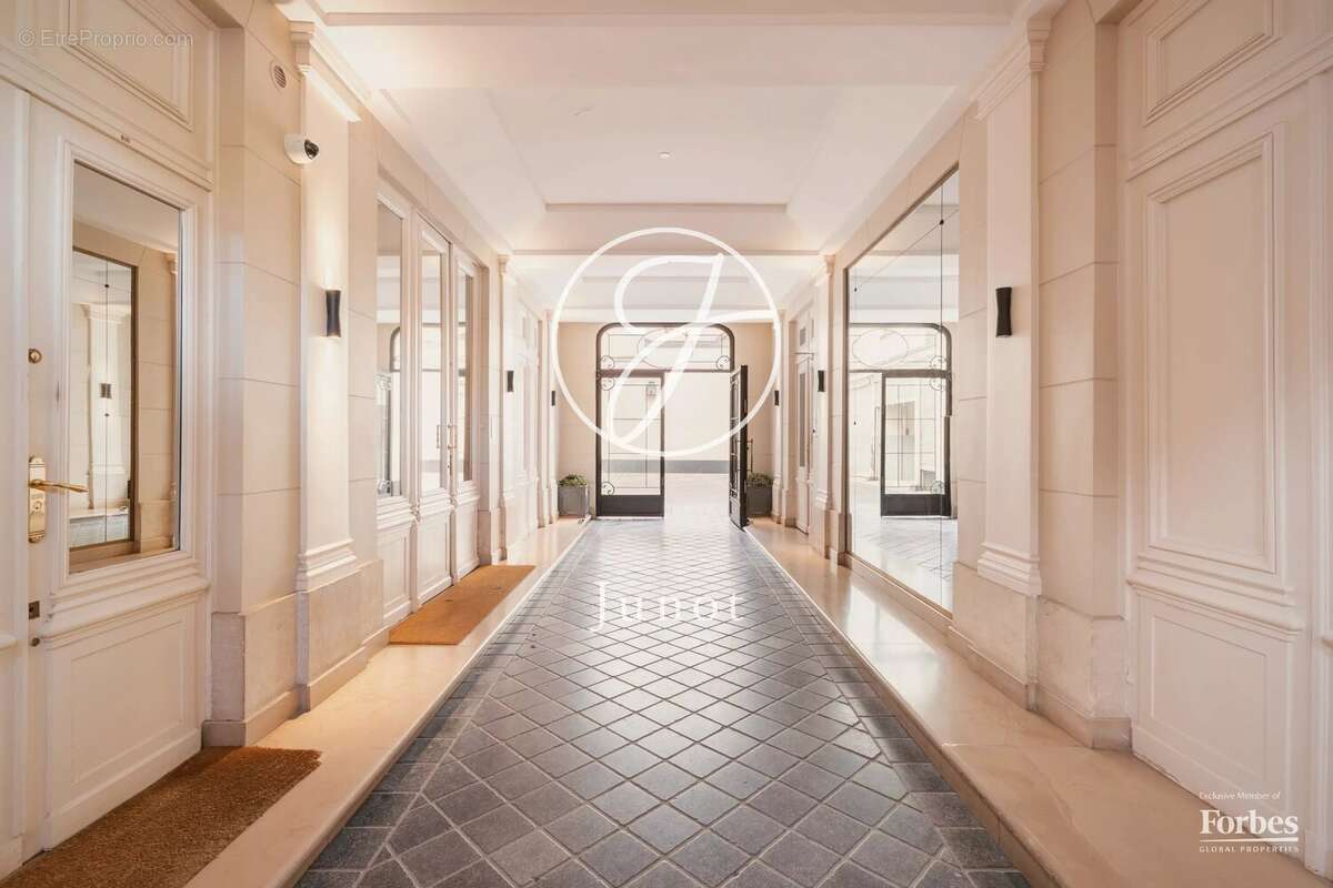 Appartement à PARIS-8E
