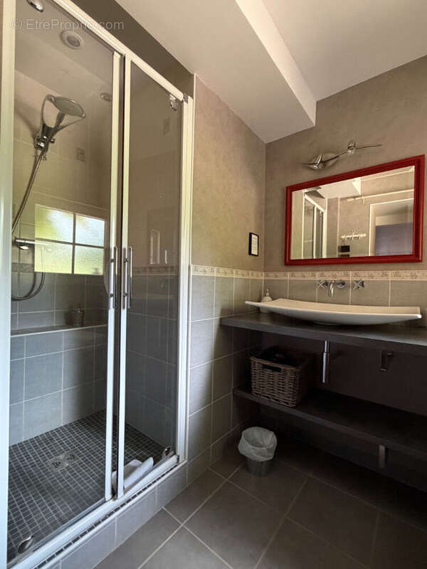 Appartement à LA CROIX-SAINT-LEUFROY