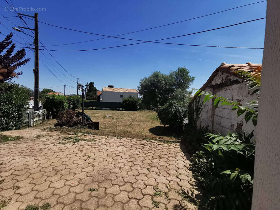 Maison à LA CHAPELLE-BASSE-MER