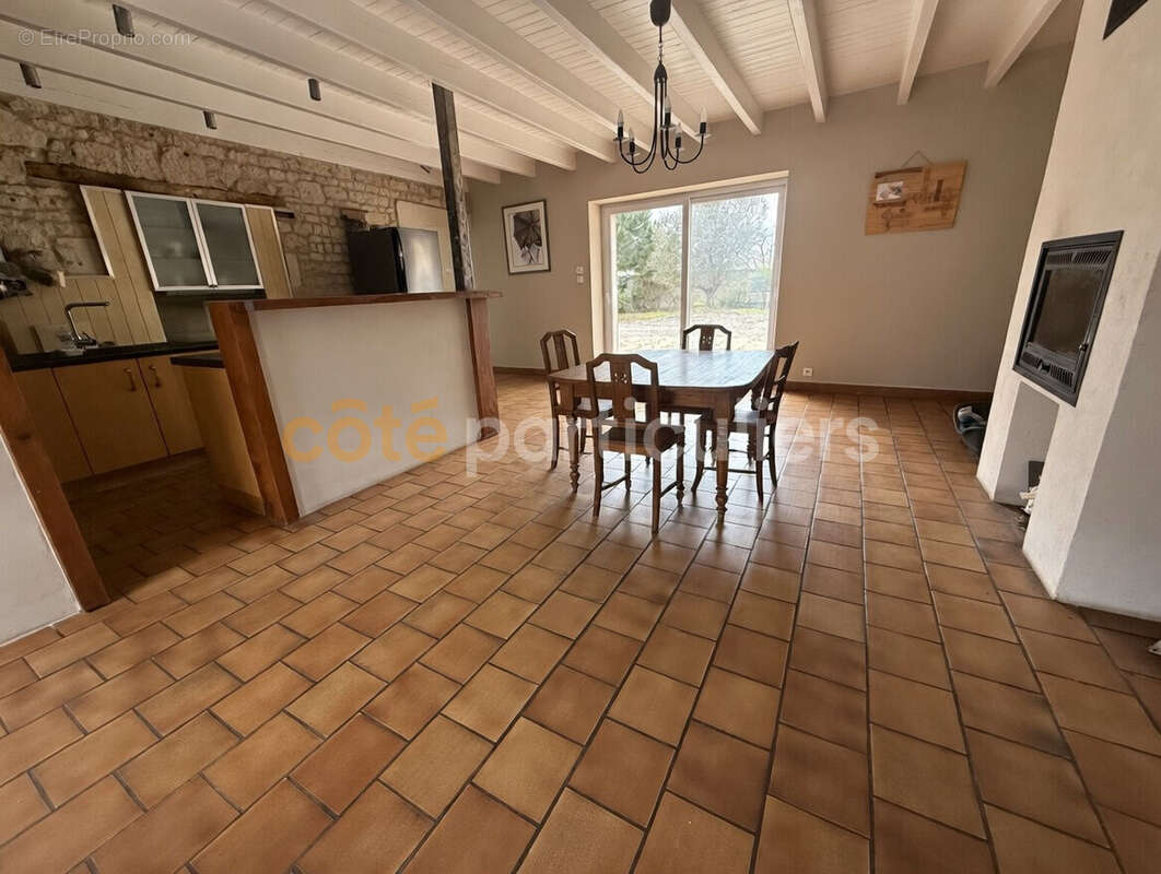 Longère au Magnils-Reigniers 256 m2 - photo 2