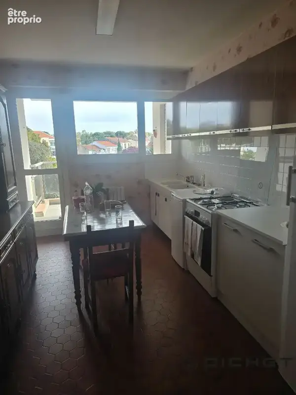 LA ROCHELLE PORT NEUF Appartement 3 pièces 80 m2, cave et  pk - photo 5