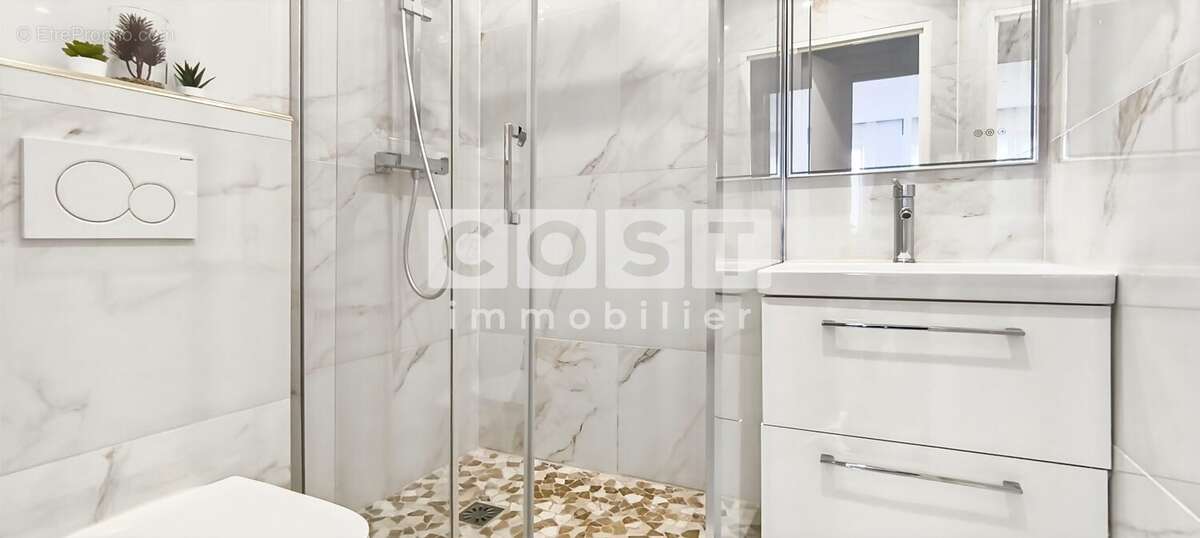 Appartement à COURBEVOIE