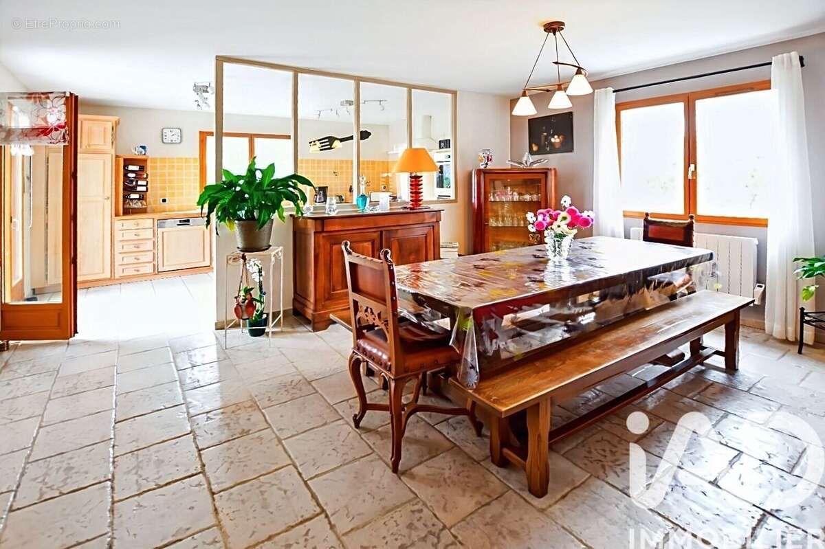 Photo 3 - Maison à CRECY-LA-CHAPELLE