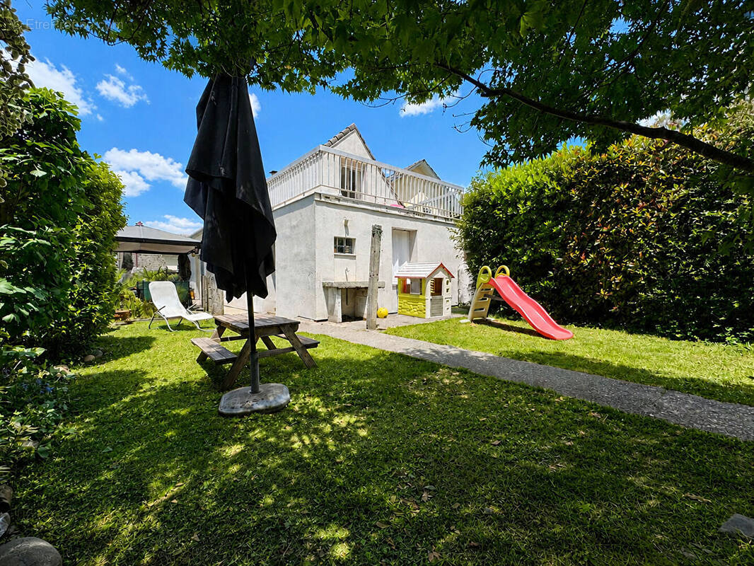 Centre de pontacq, maison de ville, jardin - photo 1