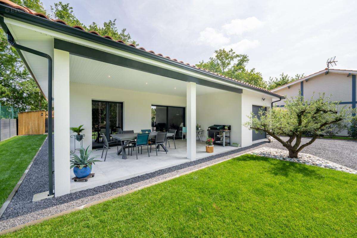 Terrain à LA LANDE-DE-FRONSAC