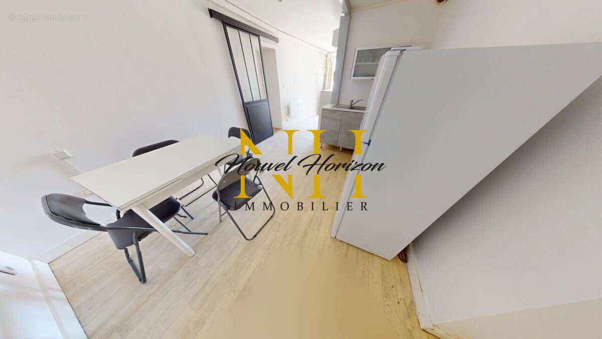 Pièce à vivre studio climatisé - Appartement à SAINT-MARTIN-LA-PLAINE