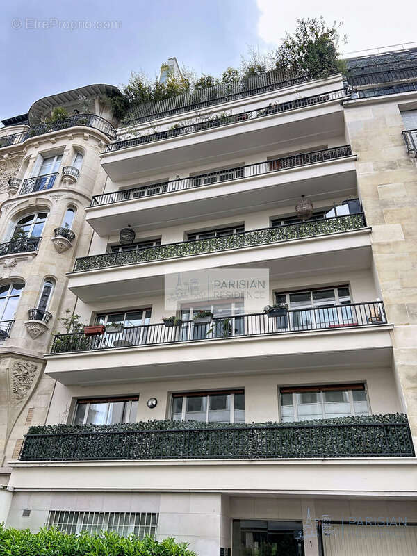Appartement à PARIS-16E