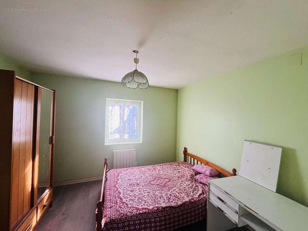 Maison à CRUZILLES-LES-MEPILLAT