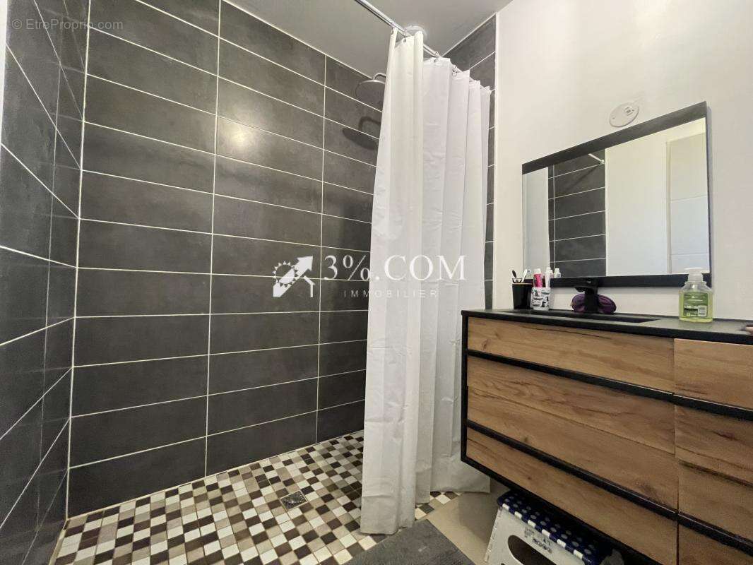 Maison à PORT-D&#039;ENVAUX