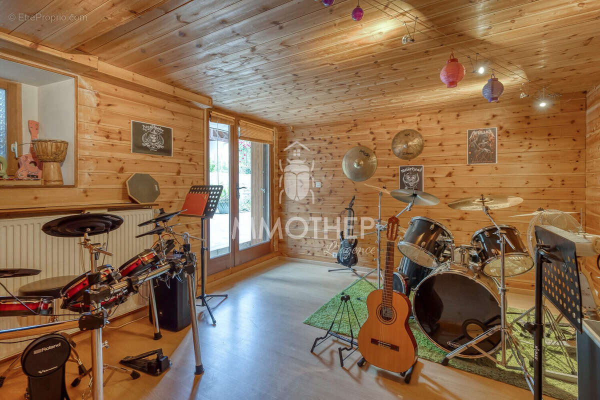 Maison 167 m² à Saint-Jean-De-Moirans  - photo 8