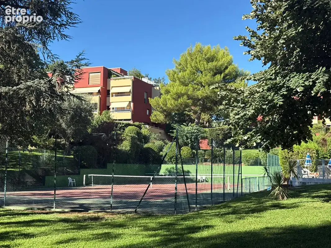 Grand 2 pièces traversant avec vue mer  - Piscine et tennis - photo 10