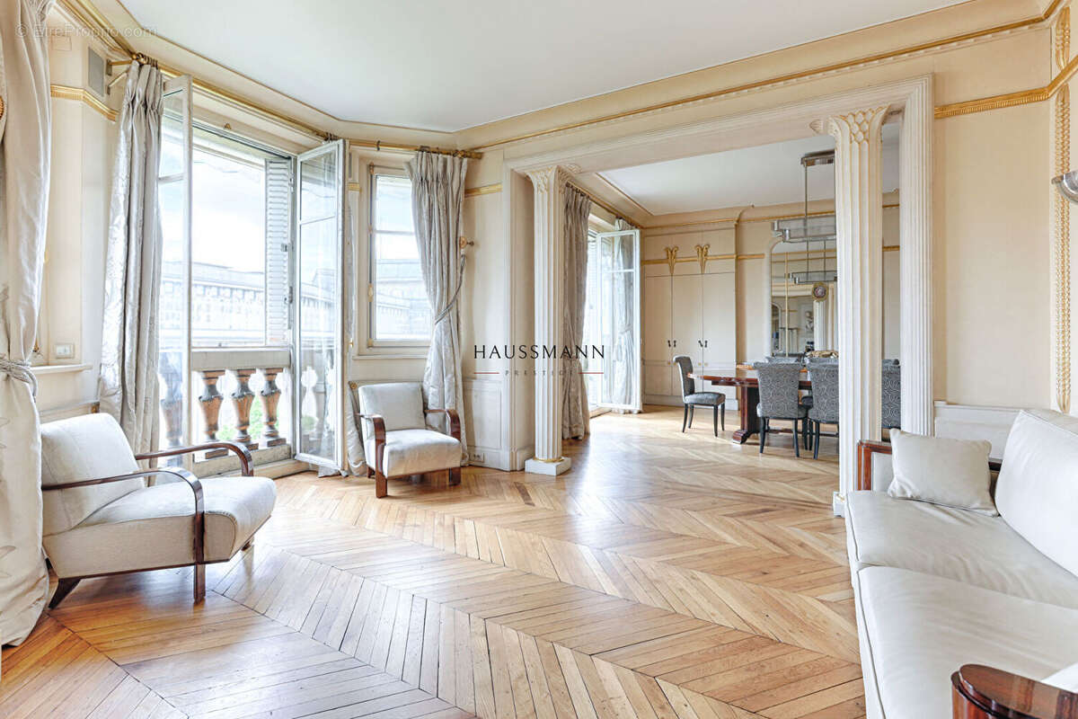 Appartement à PARIS-16E