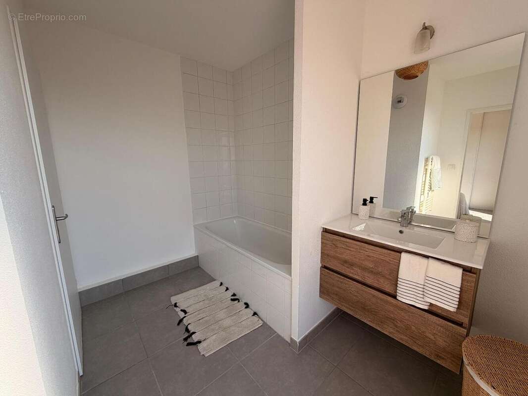   - Appartement à VILLEFRANCHE-SUR-SAONE