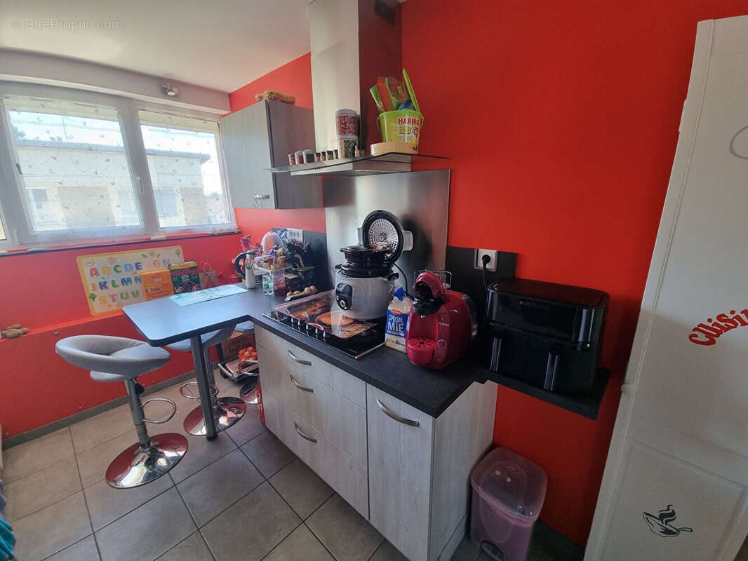 A vendre, appartement 2 chambres avec espace professionnel indépendant. - photo 4