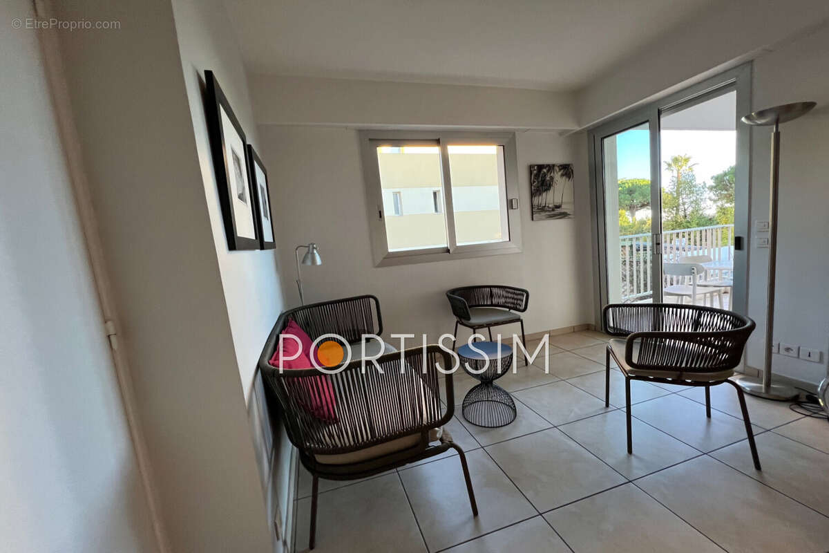 Appartement à SAINT-LAURENT-DU-VAR