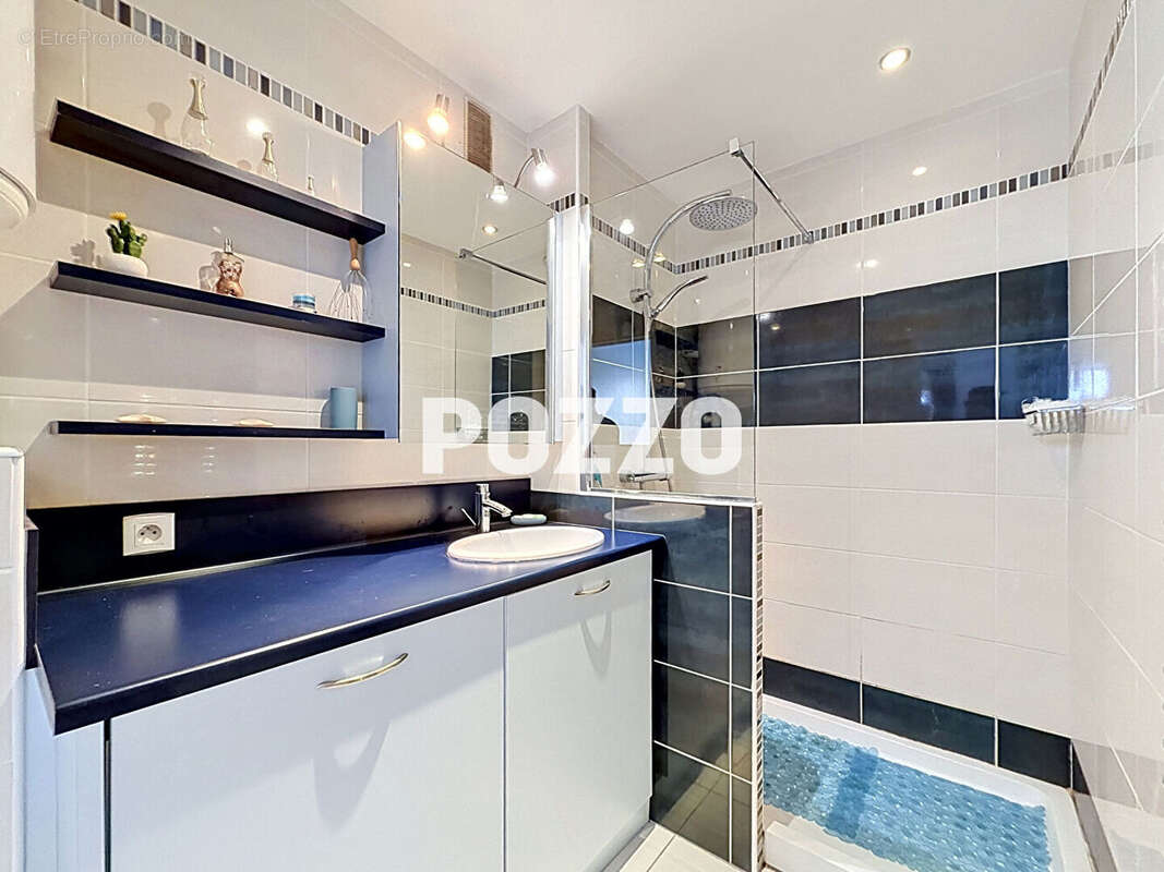 Appartement à DONVILLE-LES-BAINS