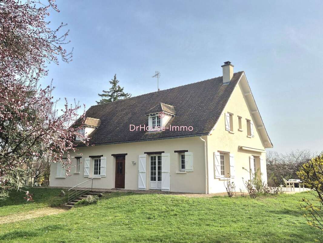 Maison à DRACY-LE-FORT