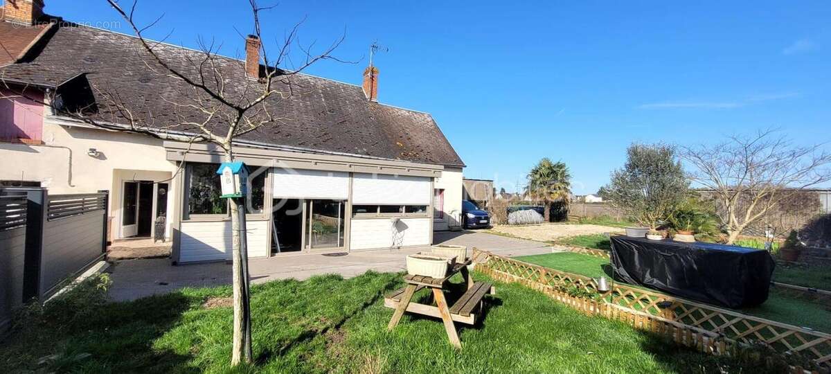 Maison à LA CHAPELLE-SAINT-MESMIN