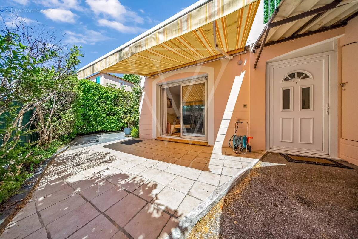 Appartement à MOUGINS