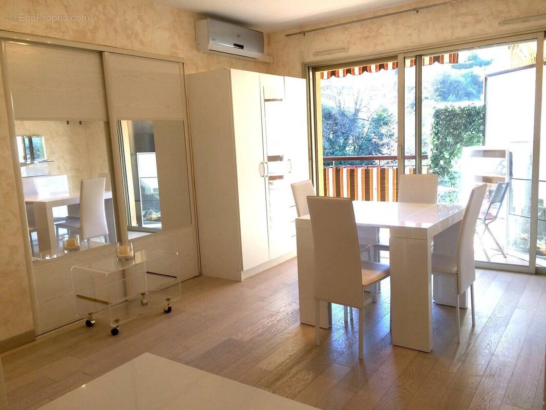 Appartement à ROQUEBRUNE-CAP-MARTIN