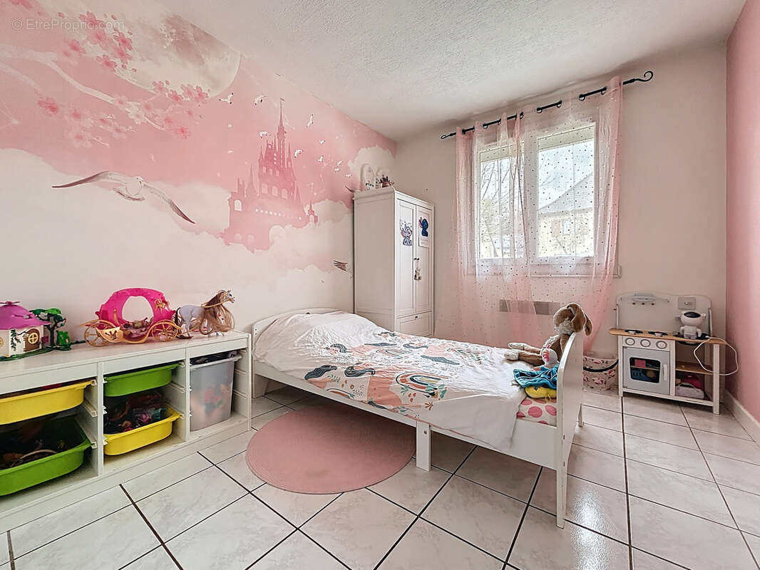 Maison à SAINT-PANTALEON-DE-LARCHE