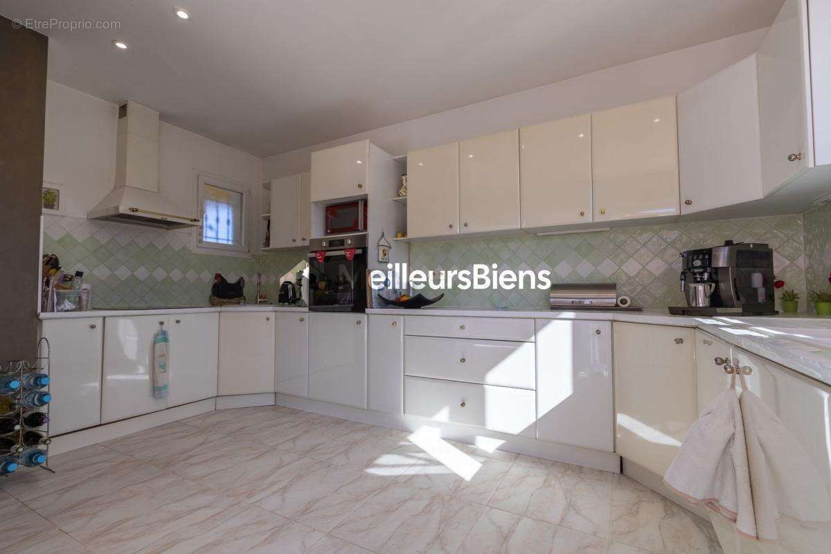 Maison à ROQUEBRUNE-SUR-ARGENS