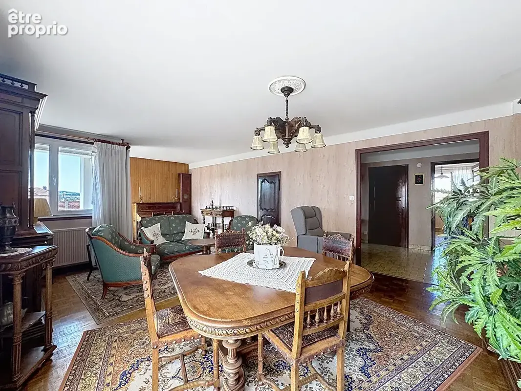 Appartement traversant de 82,64 m² - Dernier étage - À rénover selon vos envies - photo 4