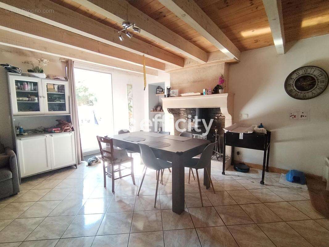 Maison 127 m² à Saint-Georges-De-Rex  - photo 4