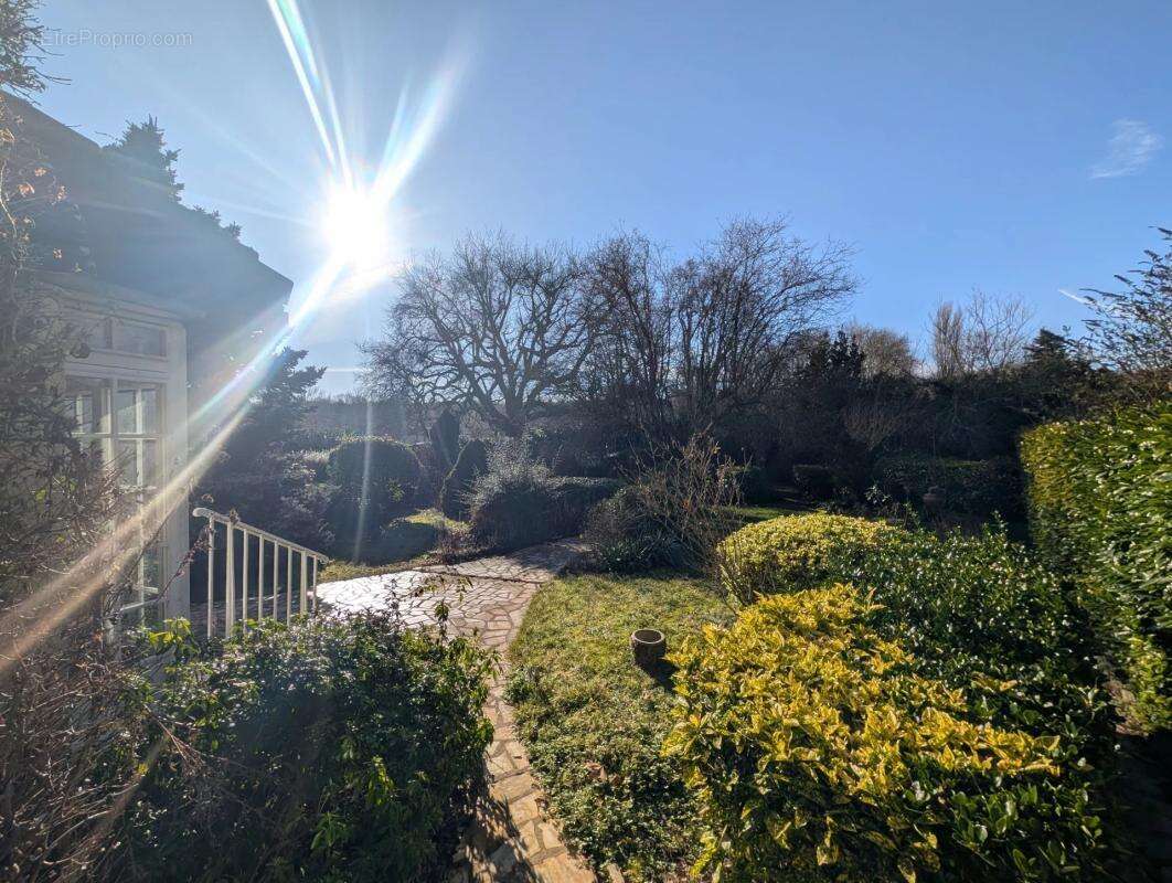 Maison à LES CLAYES-SOUS-BOIS