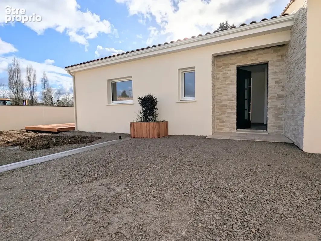 Maison à vendre FLEAC Maison neuve avec un grand espace de vie, quatre chambres et garage - photo 1