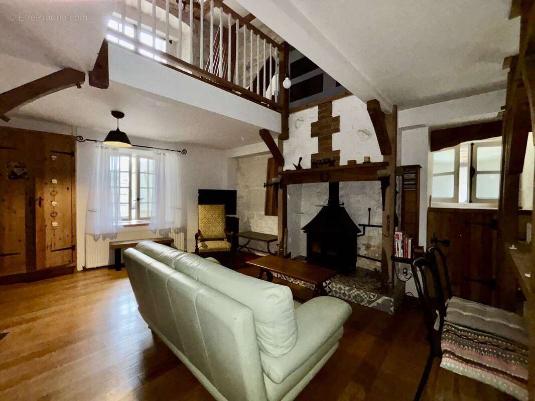 Maison à NANTEUIL-EN-VALLEE