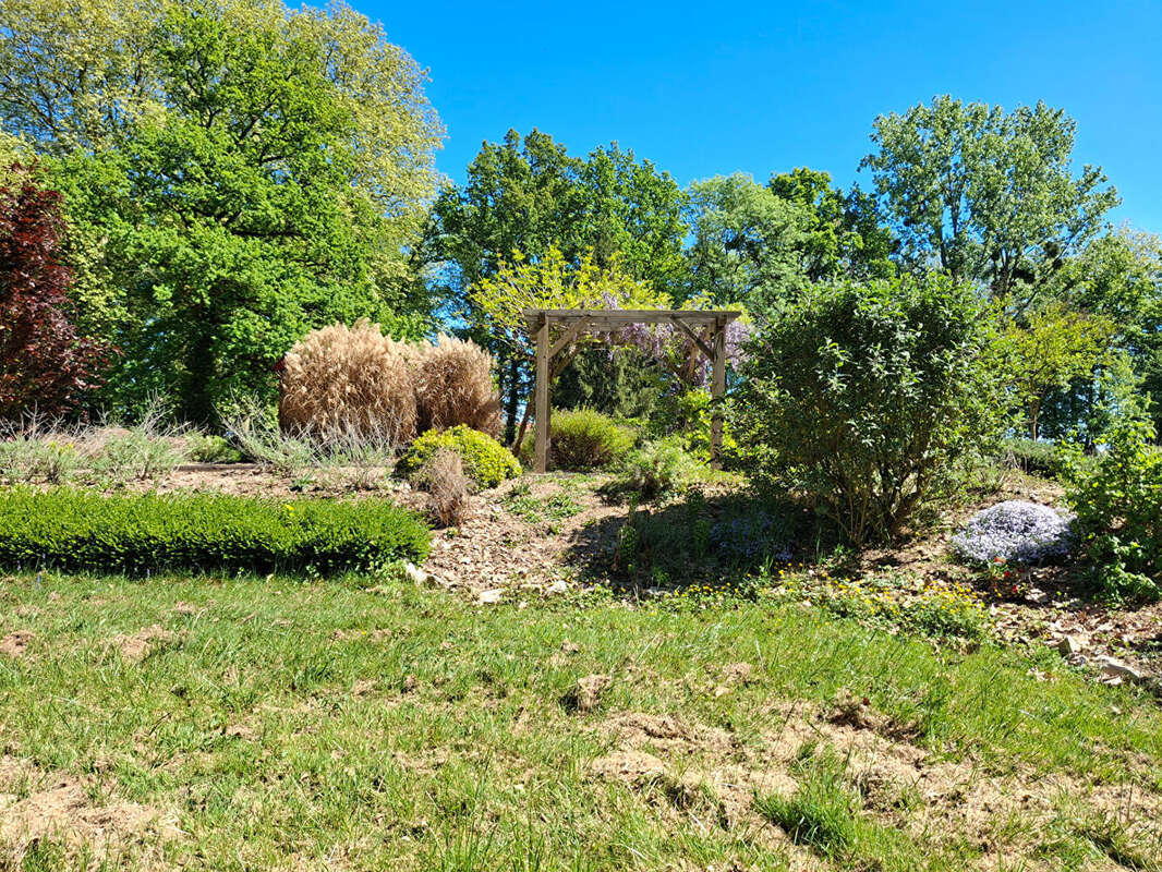 Terrain à CHATENOY-EN-BRESSE