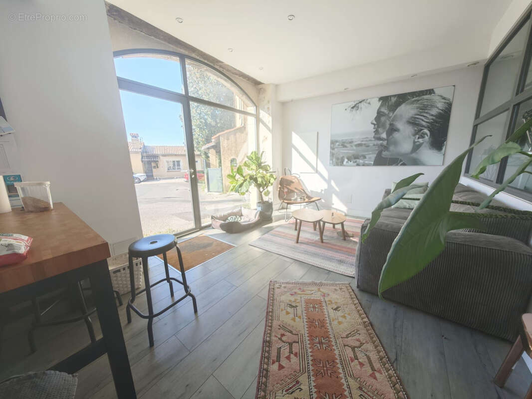 Commerce à MONTAUROUX