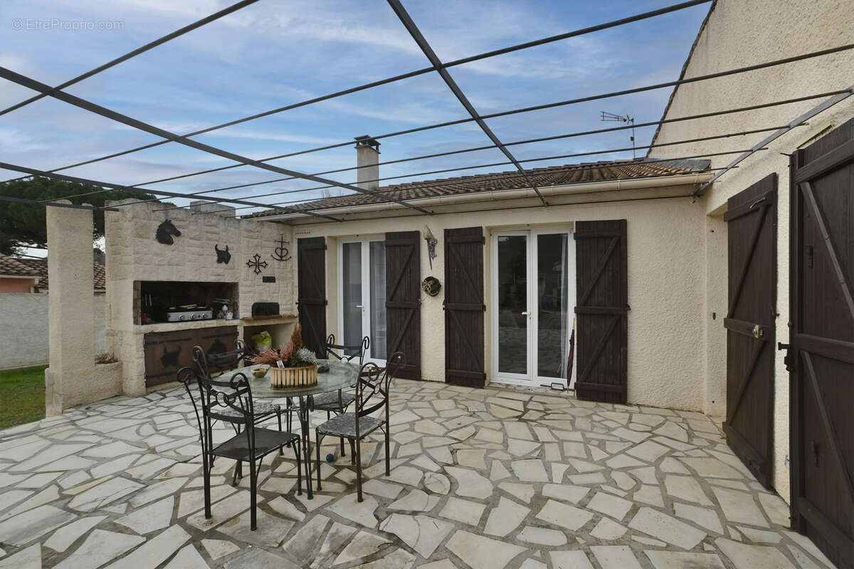 Maison à JONQUIERES-SAINT-VINCENT