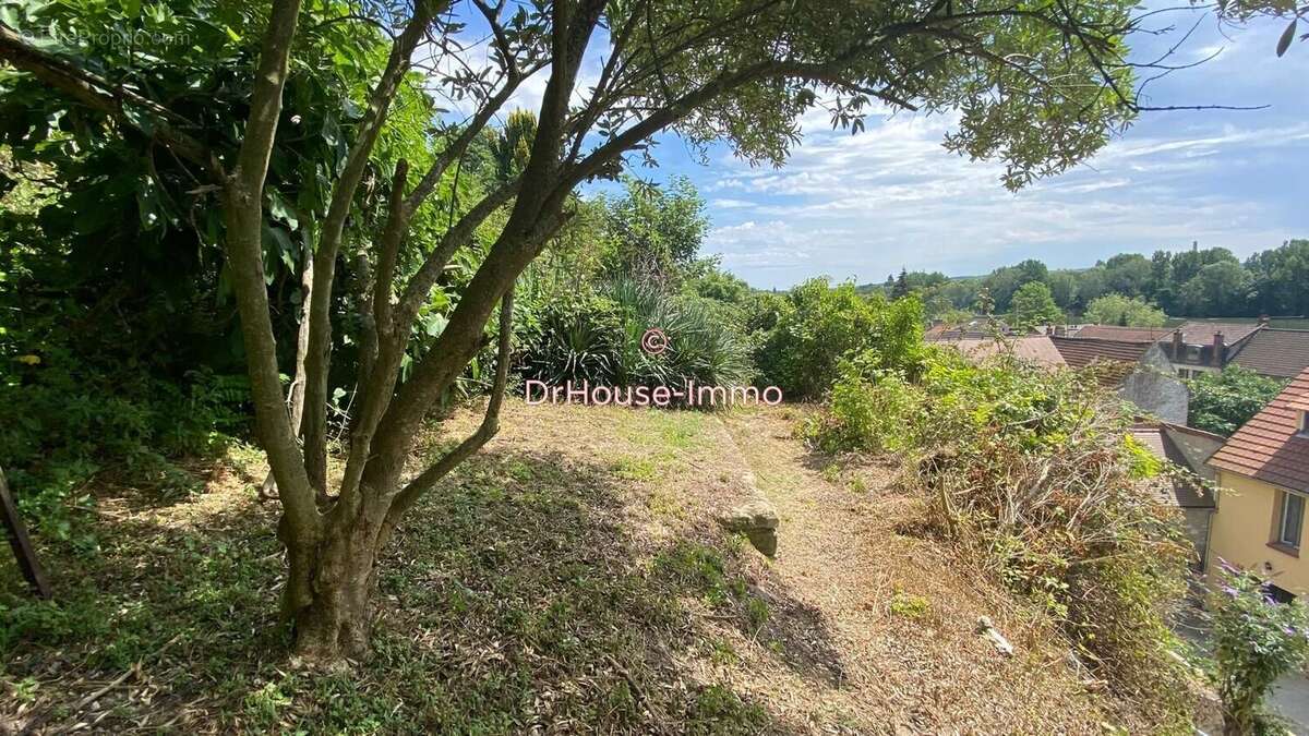 Maison à FOLLAINVILLE-DENNEMONT