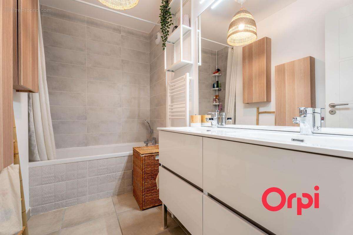 Appartement à FLEURIEUX-SUR-L'ARBRESLE