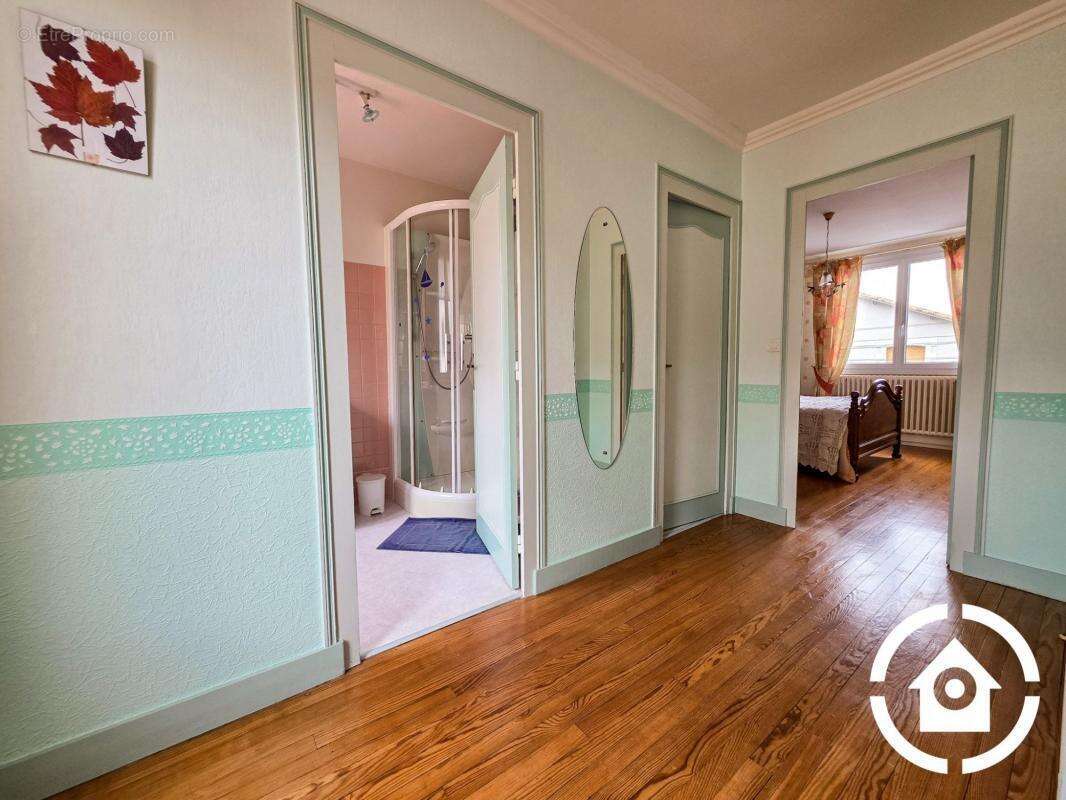 Maison familiale 4 chambres + dépendance et cour - photo 23