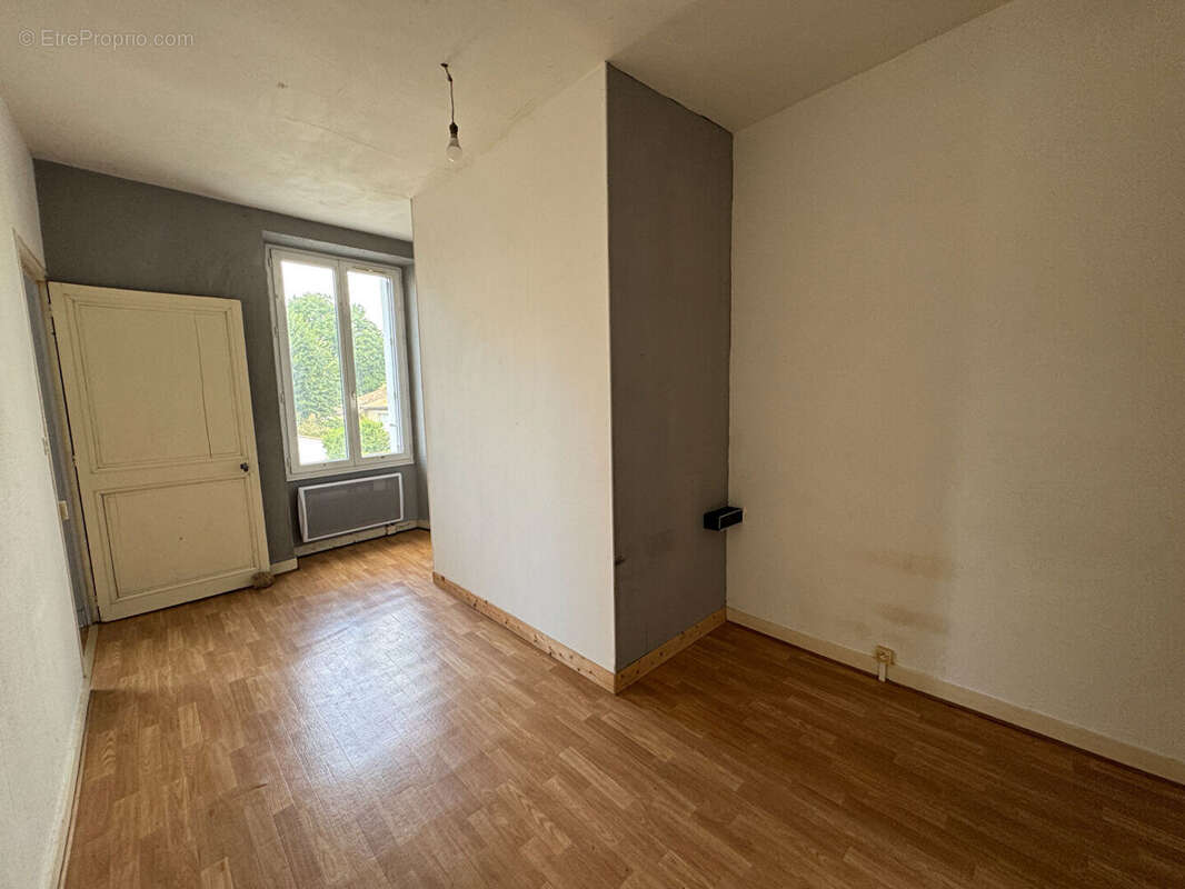 RARE à Niort ! Maison de ville avec grand garage! - photo 2