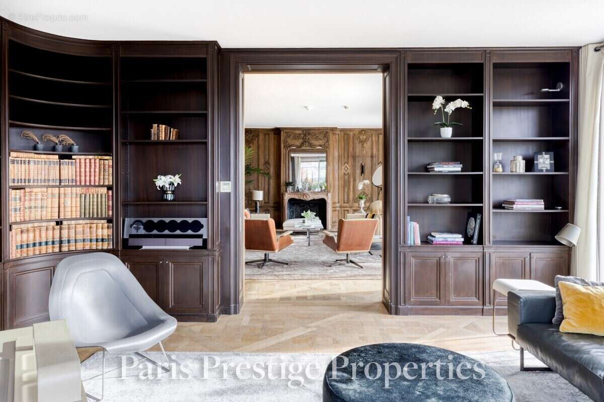 Appartement à PARIS-16E