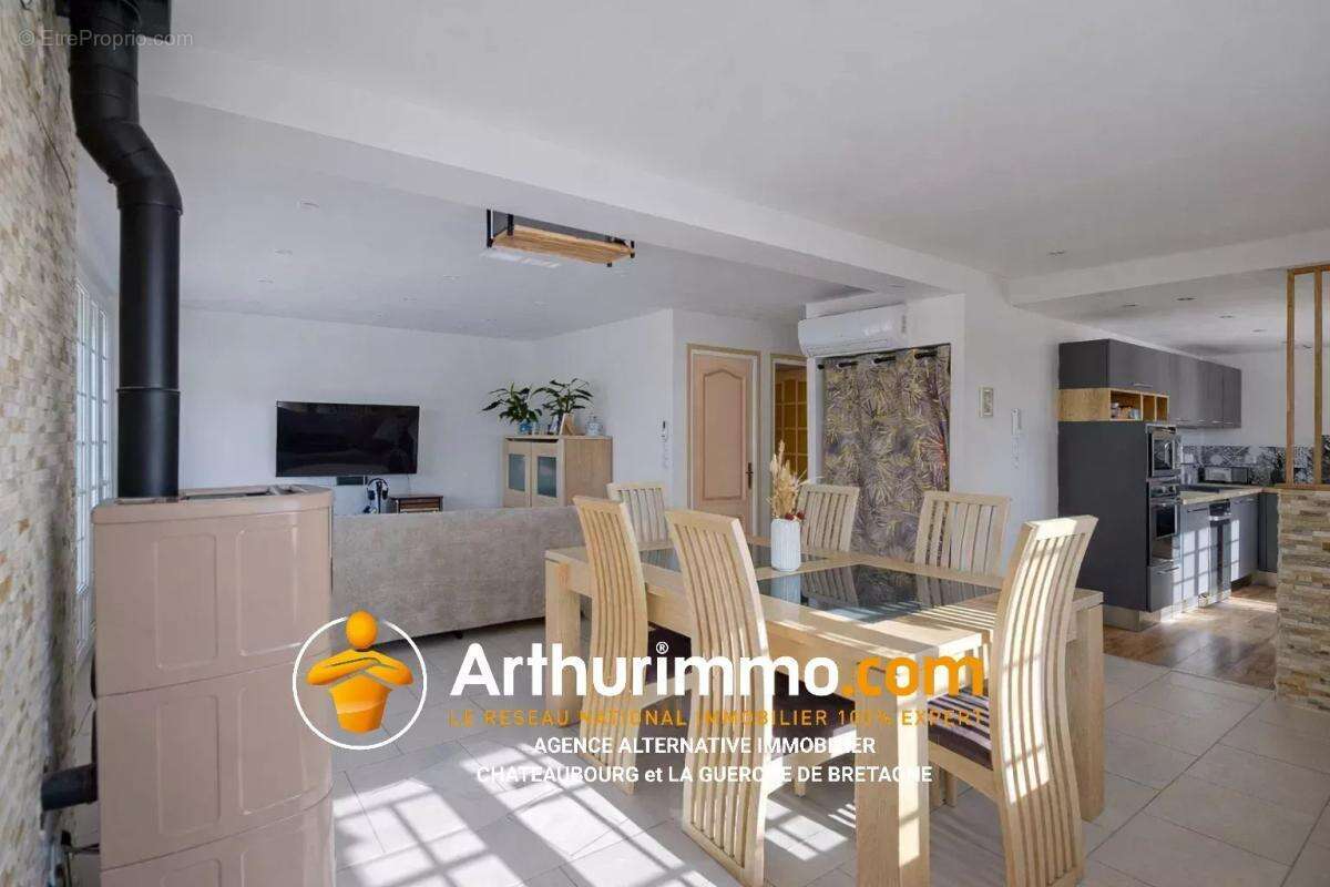 Maison à ARGENTRE-DU-PLESSIS