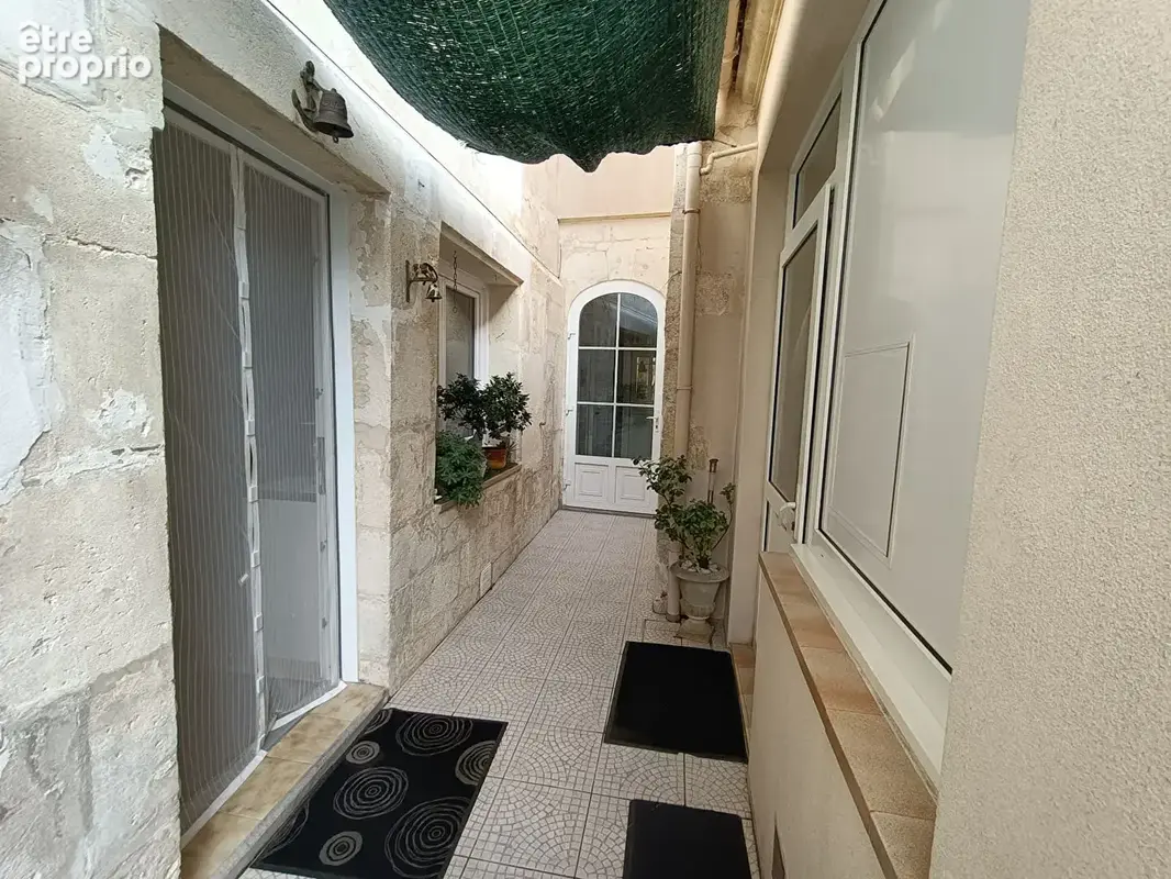 Maison Tonnay Charente 8 pièce(s) 157.92 m2 - photo 1