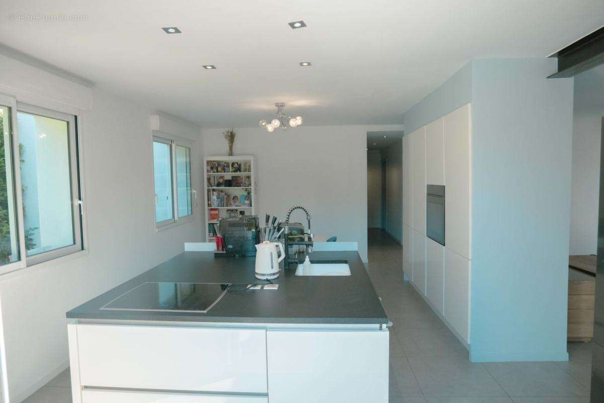 Maison 182 m² à Lezignan-La-Cebe  - photo 4