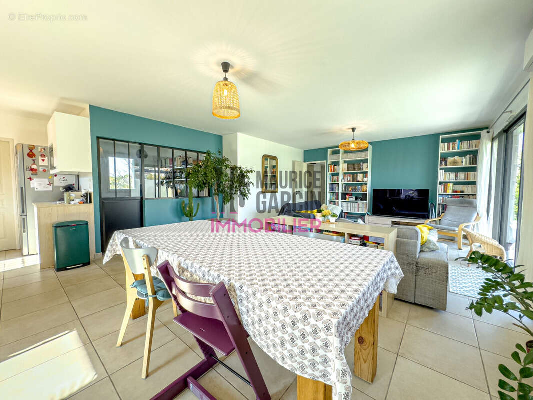 Maison à LA ROQUE-SUR-PERNES