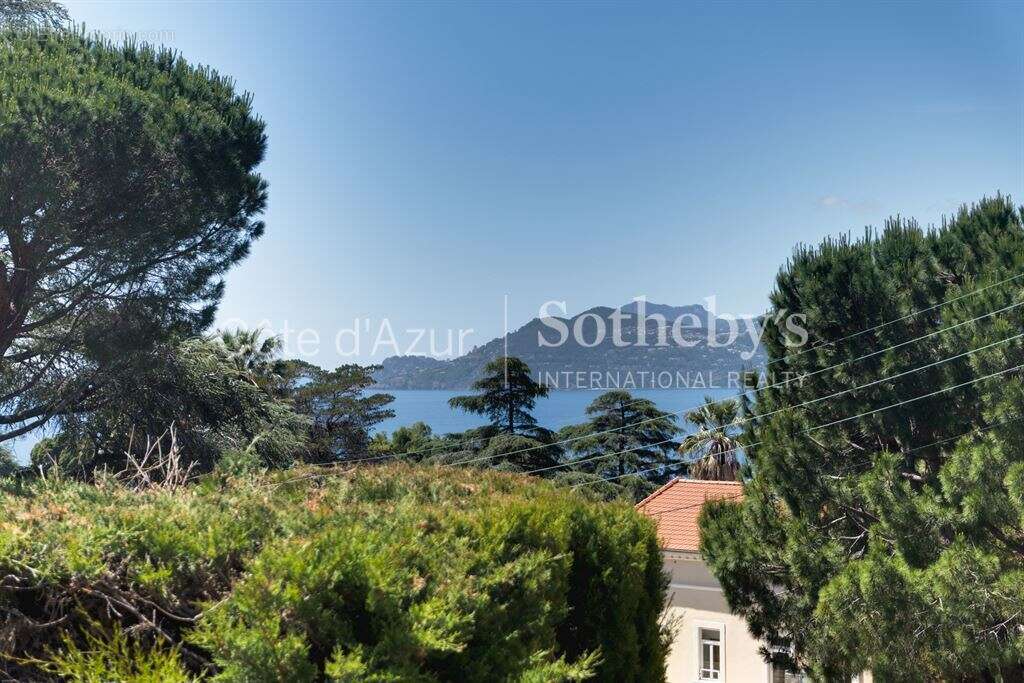 Cannes Croix des Gardes villa avec échappée mer, piscine et terrain plat - photo 2